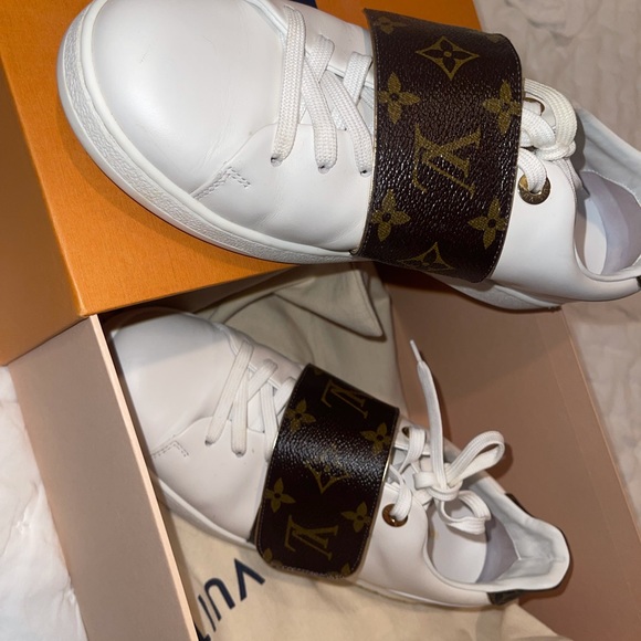 Authentic Louis Vuitton sneakers - Picture 5 of 7